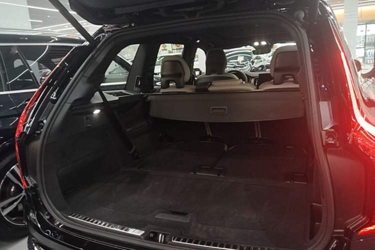 Used Volvo XC90 New Energy 2025 Facelifted T8 Luxury Flagship 7-Seater Trunk