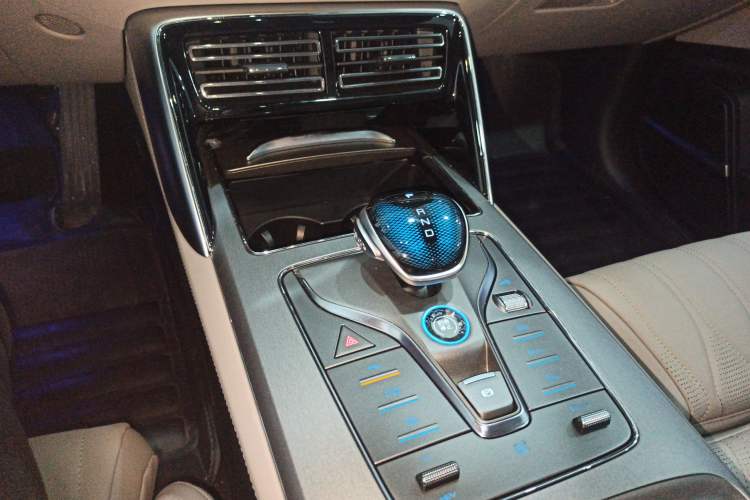 Used BYD Tang New Energy 2025 Intelligent Driving Version DM-i 115KM Flagship Edition Gear Lever