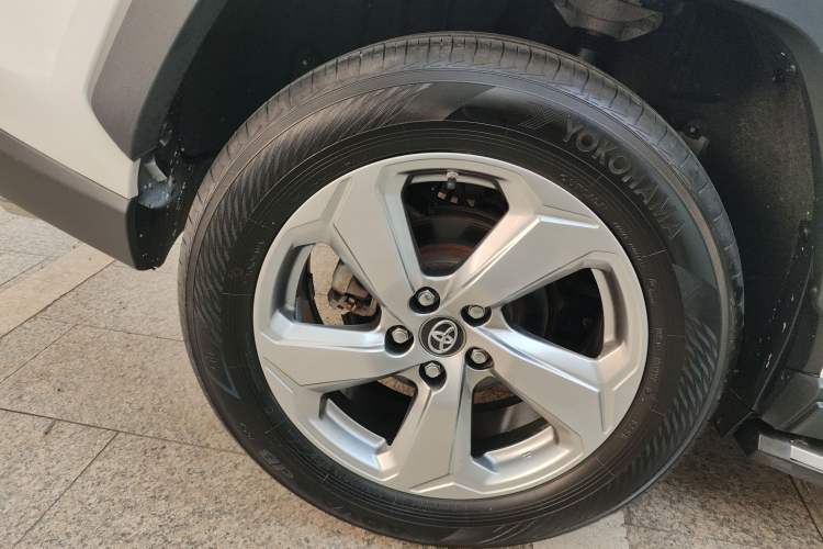 Used Toyota RAV4 2020 2.0L CVT Two-Wheel Drive Fashion PLUS Edition Right Rear Wheel Hub