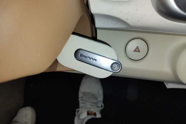 Used Wuling Hongguang MINIEV 2024 3rd Generation 215km Youth Edition Vehicle Key