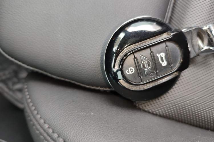 Used MINI 2023 1.5T COOPER Artist
