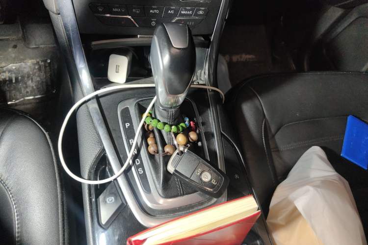 Used Ford Edge 2018 EcoBoost 245 Two-Wheel-Drive Titanium 7-Seater China V Standard Gear Lever