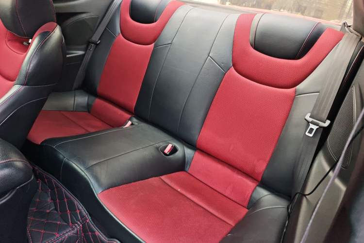 Used Hyundai Genesis Coupe 2009 2.0T Automatic Deluxe Edition Left Rear Seat