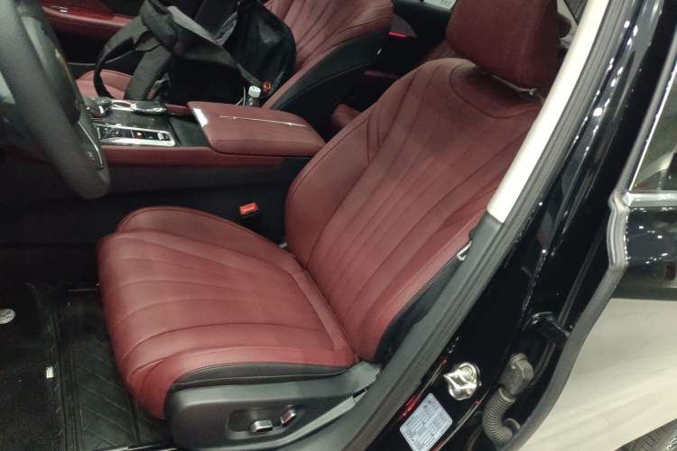 Used Hongqi H5 2025 2.0T Automatic Flag Edition – 500 000 Units Commemorative Version Left Front Seat