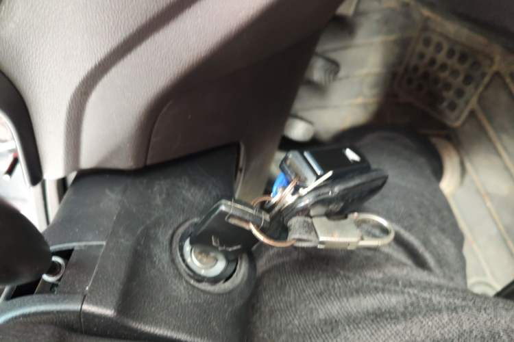 Used Wuling Hongguang V 2022 1.5L Jingqu Version Hydraulic Power Steering LAR Vehicle Key