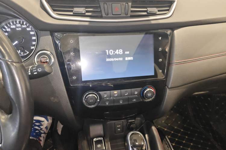 Used Nissan Qashqai 2019 2.0L CVT Luxury Edition Audio And AC Panel