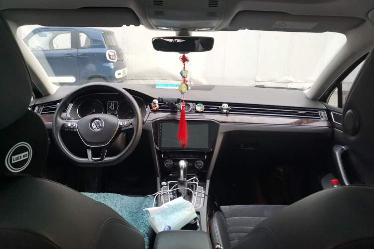 Used Volkswagen Magotan 2017 380TSI DSG Luxury Model Headliner