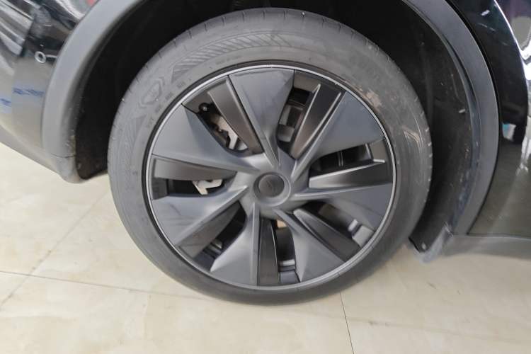 Used Tesla Model Y 2023 Rear-Wheel-Drive Version Right Rear Wheel Hub