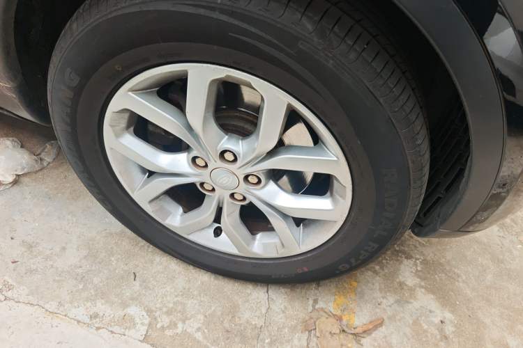 Used Land Rover Discovery 2017 3.0 SC V6 SE Right Front Wheel Hub