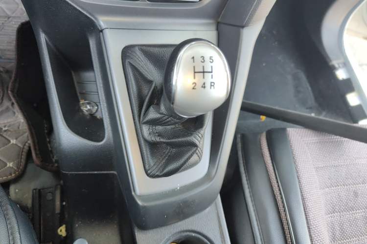 Used Ford Focus 2012 Hatchback 1.6L Manual Comfort Model Gear Lever