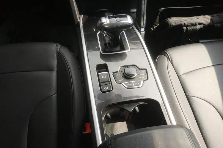 Used Haval H6 2018 Red-Label Sport Edition 1.5T Automatic Two-Wheel Drive Elite Model Gear Lever