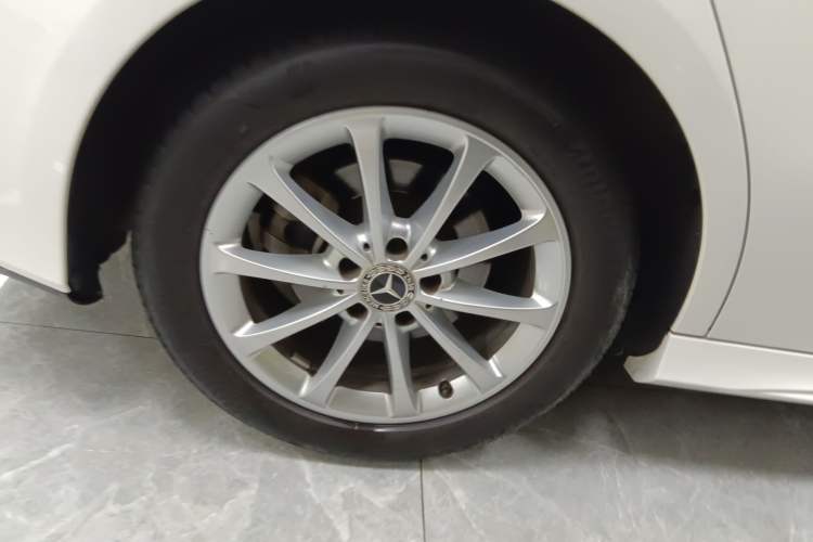 Used Mercedes-Benz A-Class 2020 Restyled A 200 L Sport Sedan Fashion Version Right Rear Wheel Hub