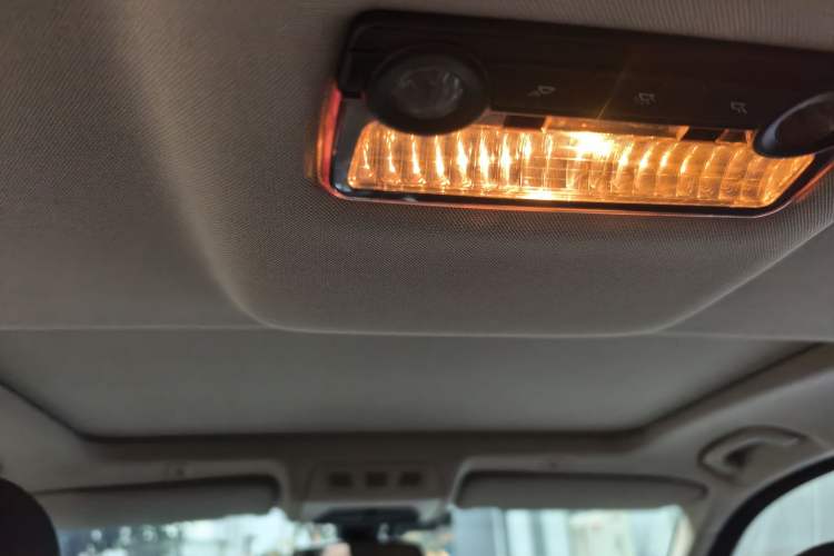 Used BMW 5 Series 2013 525Li Leading Model
