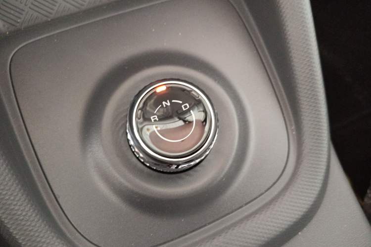 Used Wuling Hongguang New Energy 2025 Extended-Range Hybrid 50KM Comfort Version Gear Lever