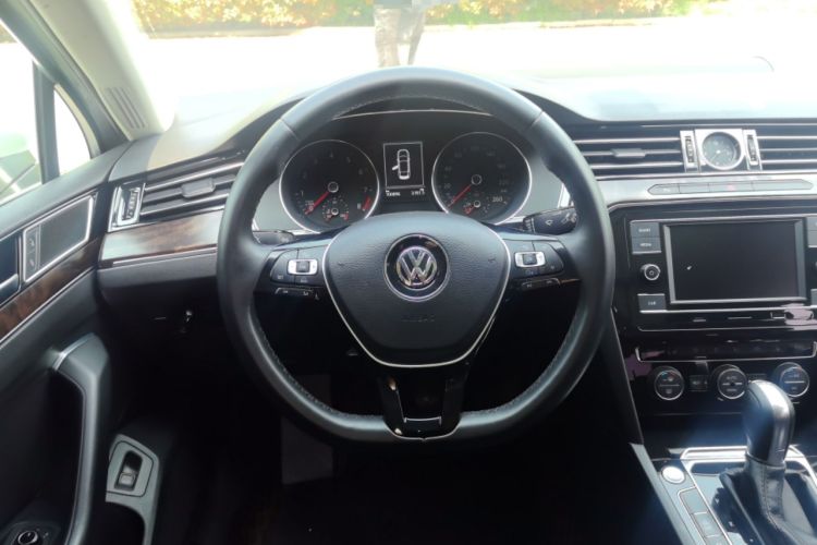 Used Volkswagen Magotan 2017 330TSI DSG Luxury Model Steering Wheel