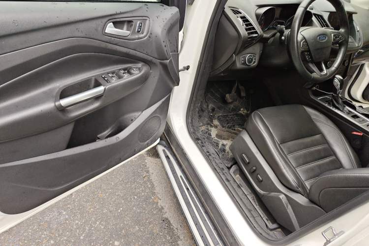 Used Ford Kuga 2018 Facelifted EcoBoost 180 Two-Wheel Drive Luxury Wing Edition Driver Seat