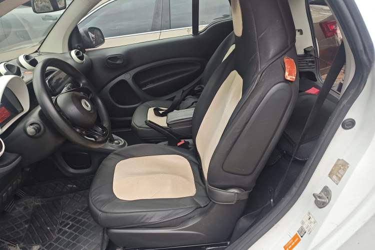 Used smart fortwo 2015 1.0L 52 kW hardtop Dynamic version