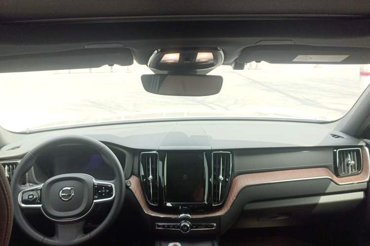 Used Volvo XC60 New Energy 2025 Plug-in Hybrid Long-Range All-Wheel Drive Smart & Luxurious Edition Center Console