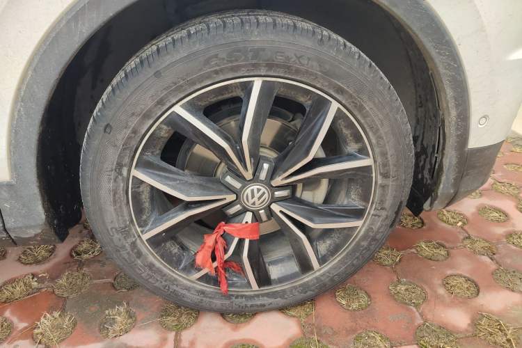 Used Volkswagen Tiguan L 2019 330TSI Automatic Two-Wheel Drive Smart Luxury Version China VI Standard Right Front Wheel Hub