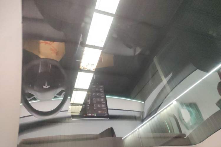 Used Tesla Model Y 2023 Long-Range All-Wheel-Drive Version
