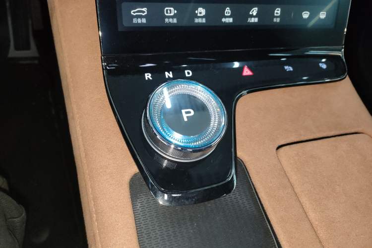 Used VOYAH PASSION 2024 PHEV Four-Wheel Drive Ultra-Long Range Flagship Model Gear Lever