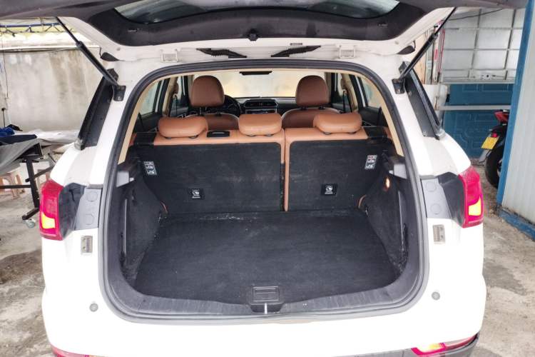 Used Haval H6 Coupe 2015 Blue Label 2.0T Automatic Two-Wheel Drive Elite Model Trunk