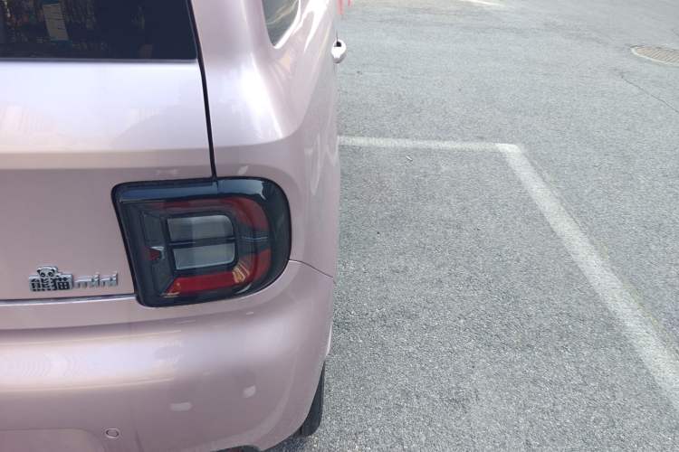 Used Geely Galaxy Panda 2025 210 km – Yuanqi Bear Right Rear Taillight