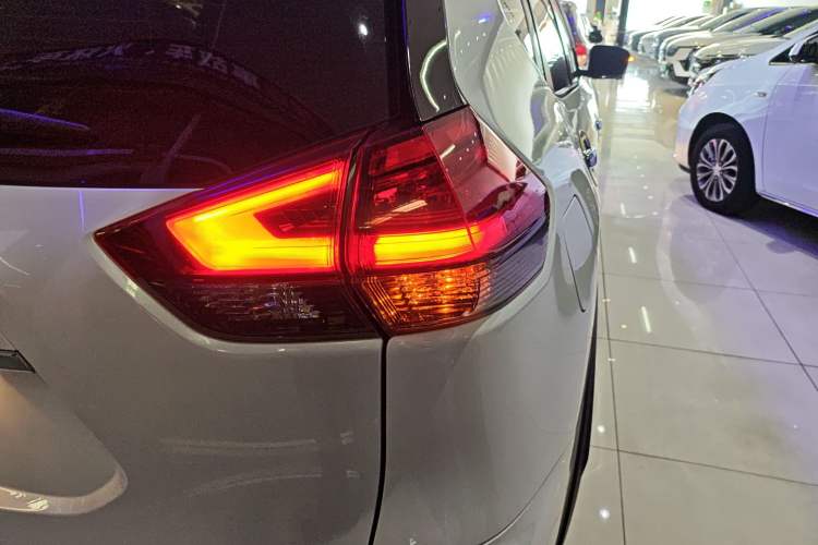 Used Nissan X-Trail 2019 2.0L CVT Smart Connect Comfort Edition 2WD
