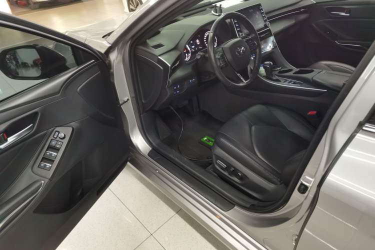 Used Toyota Avalon 2019 Dual-Engine 2.5L Luxury Edition China VI Standard
