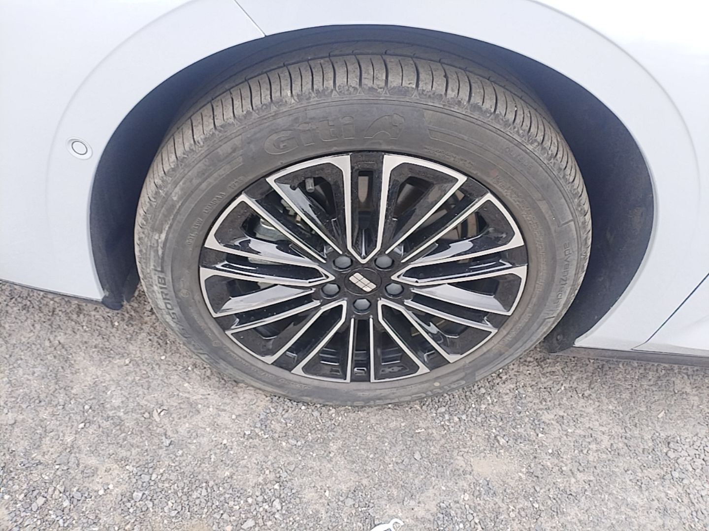 Geely Galaxy 8 2025 130km EM-i Deluxe Edition — снимка 10