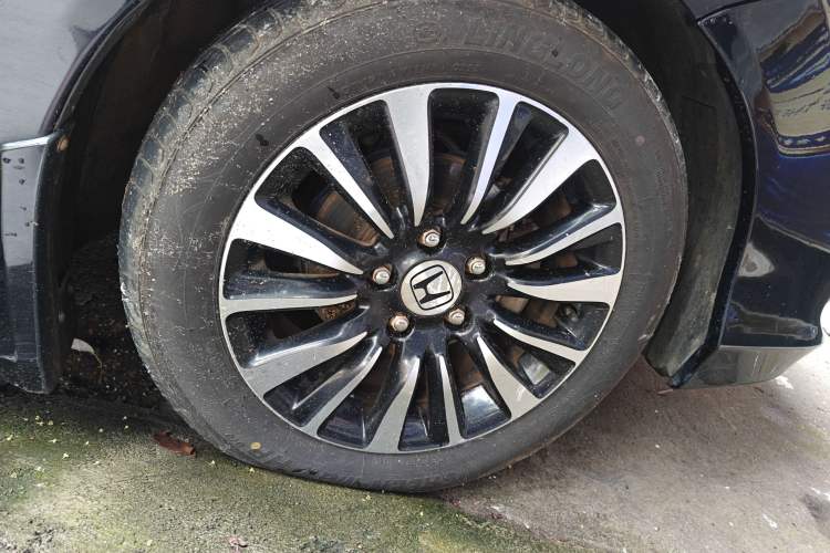 Used Honda Crider 2015 1.8L automatic luxury edition
