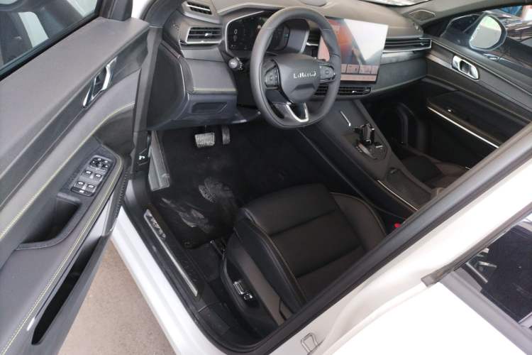 Used Lynk & Co 01 2025 2.0TD All-Wheel Drive Refreshed Pro Version Driver Seat