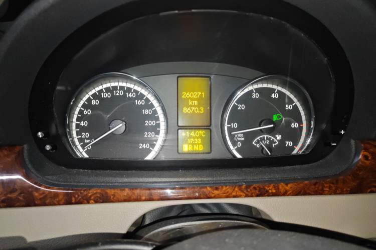 Used Mercedes-Benz Viano 2013 3.0L Navigator Edition