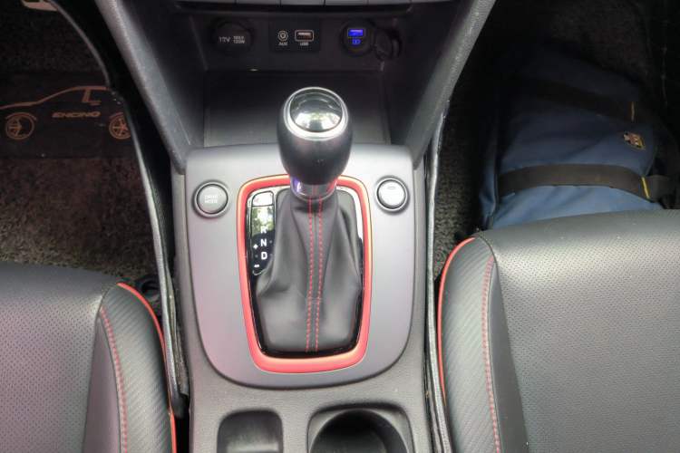 Used Hyundai ENCINO 2018 1.6T Dual-Clutch ZhiPao Edition China V Standard Gear Lever