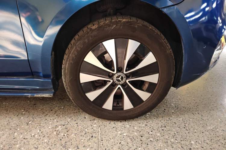 Used Mercedes-Benz Vito 2018 2.0T Business Version China VI Emission Standard Right Front Wheel Hub