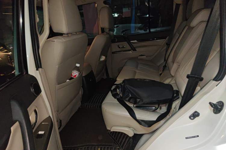 Used Mitsubishi Pajero 2018 V97 3.8L 5-Door GLS Sunroof Dual Differential – Middle East
