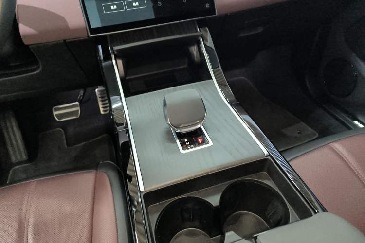 Used Land Rover Range Rover Evoque 2024 Aurora L 249 PS Prestige Light-Chasing Edition