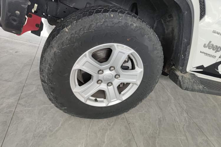 Used Jeep Wrangler 2019 2.0T Sahara Four-Door Version China VI Emission Standard