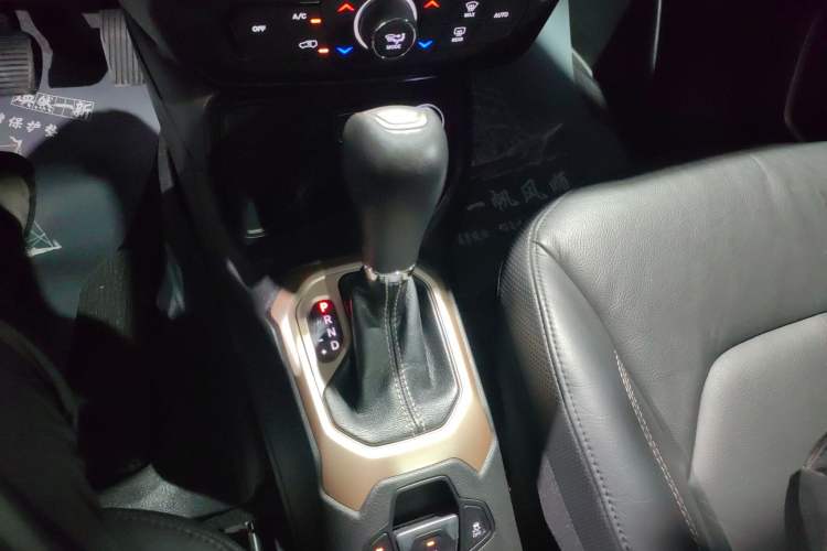 Used Jeep Renegade 2018 Connected Large Screen Version 180T Automatic Smart Version