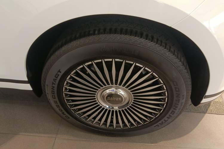 Used Land Rover Range Velar 2020 P250 Right Front Wheel Hub