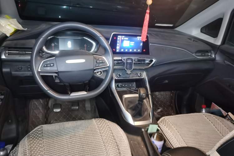 Used SAIC MAXUS G50 2021 1.5T Manual Touring B Center Console