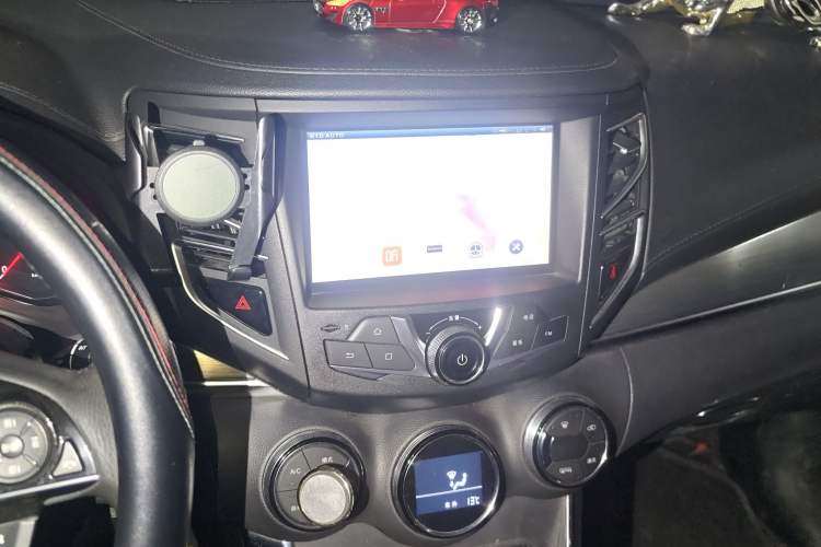 Used BYD Song 2016 GaiShi Edition 1.5TI Manual Elite Model Audio And AC Panel