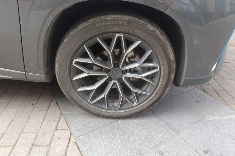 Used CHANGAN OSHAN Z6 New Energy 2023 ZhiDian iDD 150KM Flagship PLUS Right Front Wheel Hub