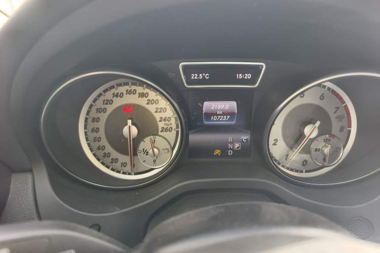 Used Mercedes-Benz GLA 2016 GLA 200 Fashion Model Odometer Close Up