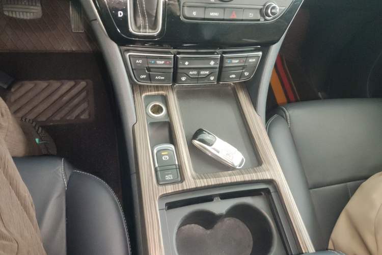 Used GAC Trumpchi M8 2018 320T Luxury Edition Gear Lever