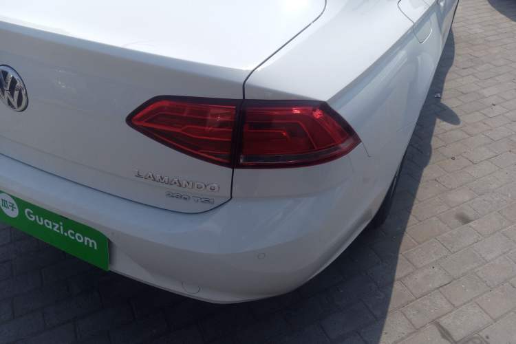 Used Volkswagen Lamando 2018 230TSI DSG Fashion Edition
