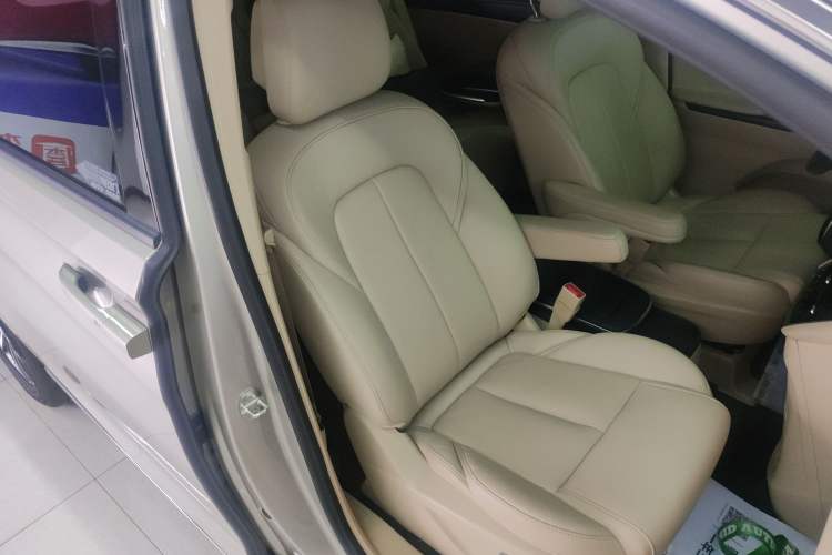 Used Buick GL8 2022 ES Landtrek 653T Luxury Edition