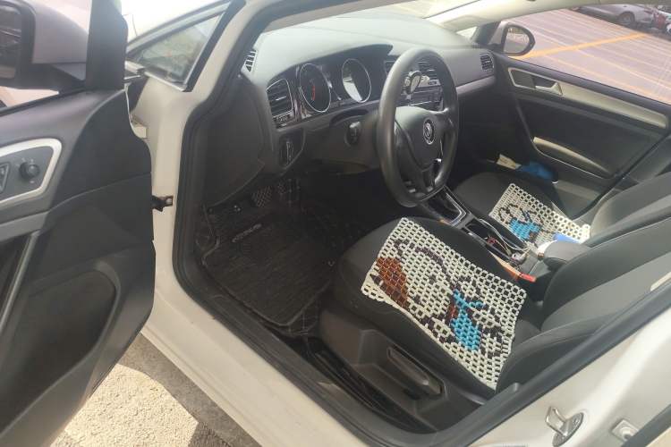 Used Volkswagen Golf 2018 1.6L Automatic Fashion Model
