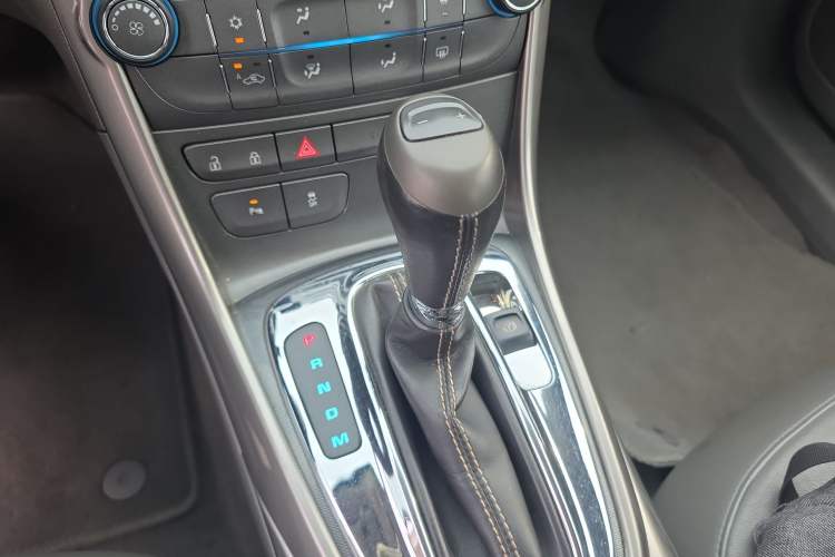 Used Chevrolet Malibu 2012 2.0L Automatic Luxury Edition Gear Lever