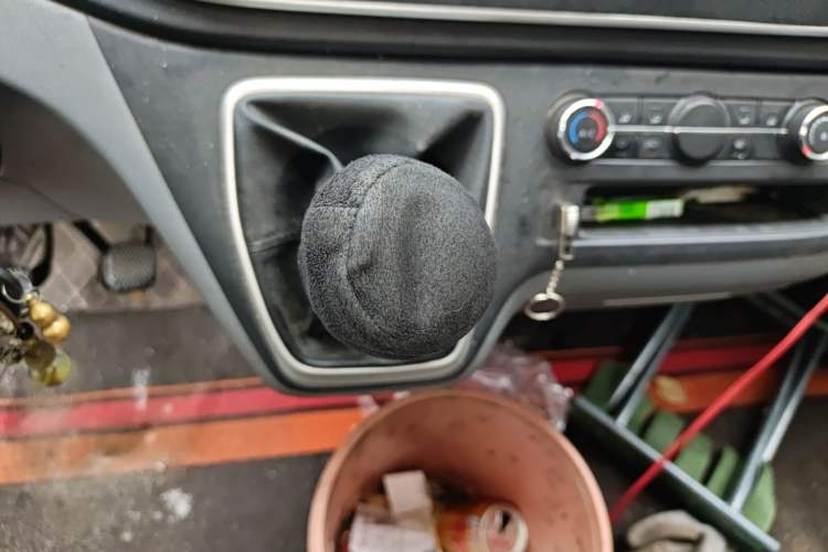 Used SAIC MAXUS Xintu V80 2021 2.0T Manual Classic Aoyuntong Short Wheelbase Ultra-Low Roof 5/6-Seater Gear Lever